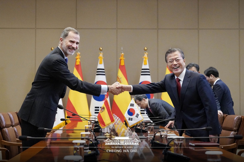 Signing Ceremony of Memorandum of Understanding between Korea-Spain Summit (Credit: Cheong Wa Dae)