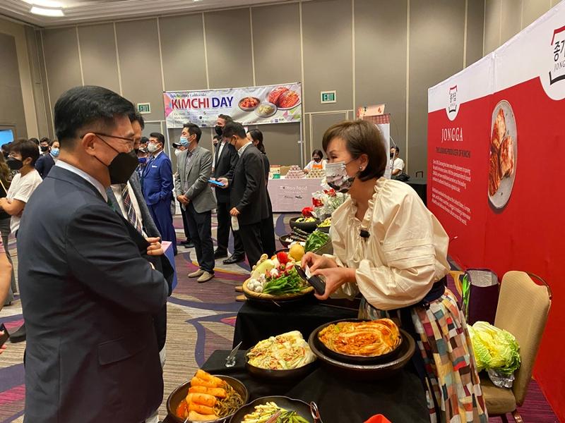 Korean Agro-Fisheries and Food Trade Corp. (aT) CEO Kim Choon-Jin on Aug. 23 attends an event in Sacramento, California, to commemorate the official designation of Kimchi Day in the Golden State. (aT)