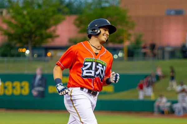 The Montgomery Biscuits, a Double A minor-league team under the U.S. Major League Baseball's Tampa Bay Devil Rays, for the second straight year has had its players wear uniforms inscribed with the word "kimchi" in Hangeul.