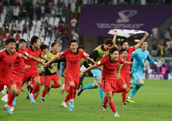The Taegeuk Warriors on Dec. 2 run around the field in jubilation after their 2-1 upset over Portugal in their final Group H game of the FIFA World Cup at Education City Stadium in Al Rayyan, Qatar. Korea thus earned a berth in the round of 16 with its dramatic win.