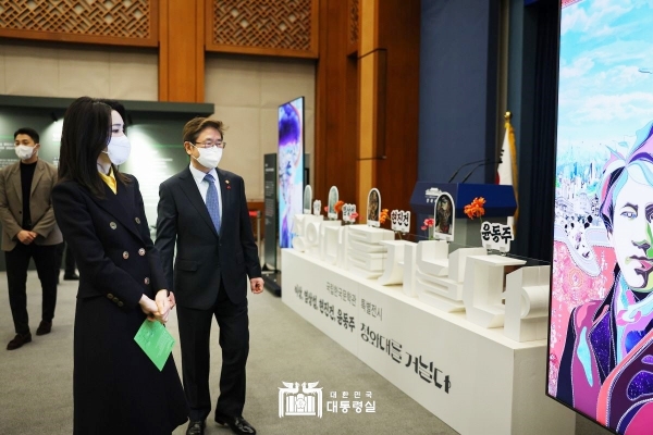 Literary exhibition at Cheong Wa Dae attracts 24,000 visitors in 25 days