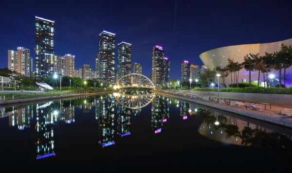 This view of Songdo International Business District in Incheon, a metropolis named to last year's list of "cities specializing in night tourism." (Ministry of Culture, Sports and Tourism)