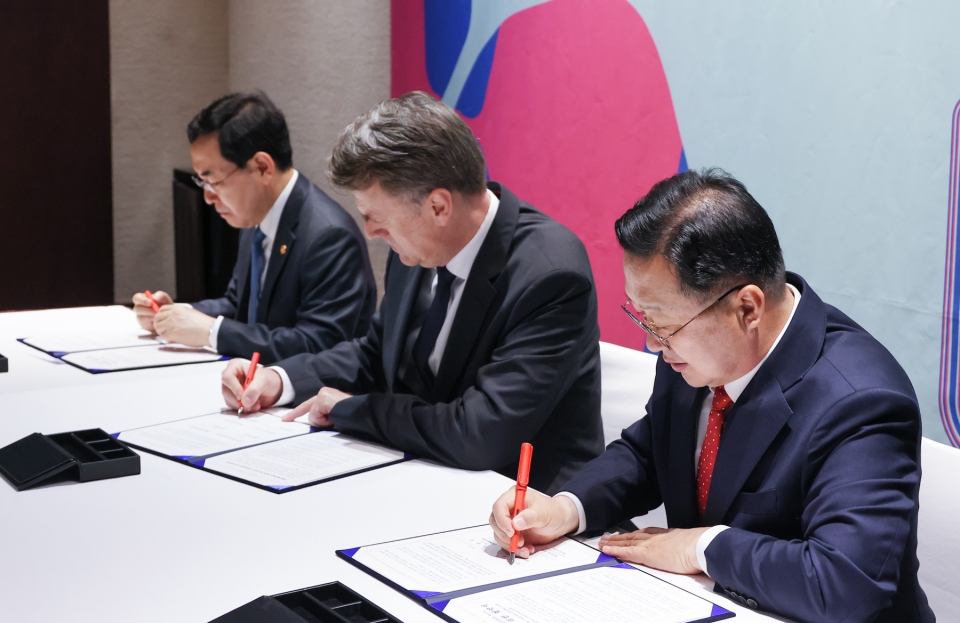 Daejeon City (Mayor Lee Jang-woo - 이장우) signed a Memorandum of Understanding (MOU) with the Ministry of Trade, Industry and Energy and Merck Life Science (CEO Matthias Heinzel), a global leader in science and technology.