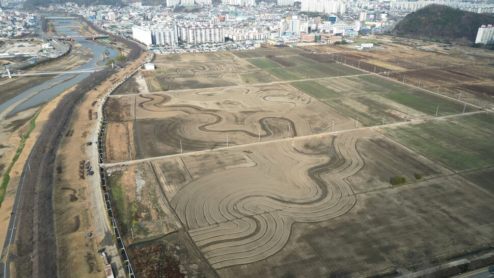 A landscape garden under construction in Pungdeok District (26㏊) near Suncheonman Bay National Garden. Provided by Suncheon City