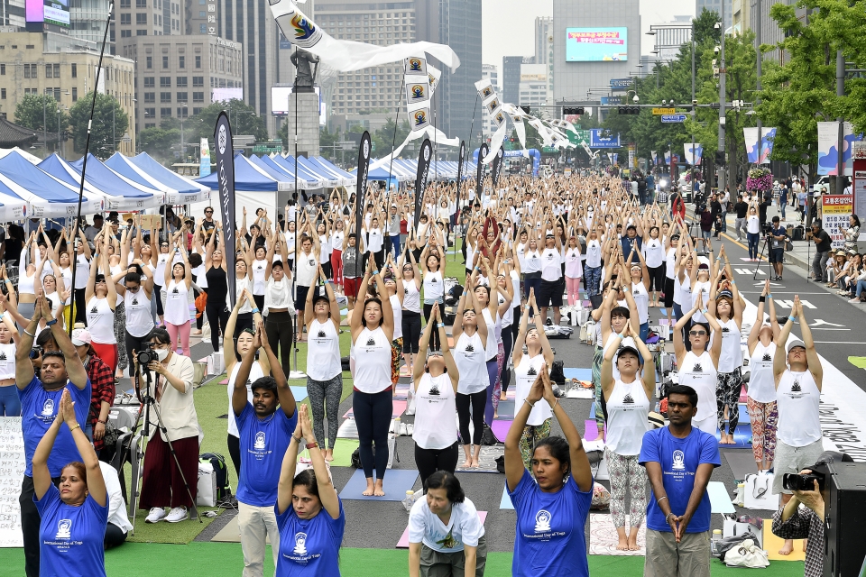 International yoga day is celebrated in Seoul