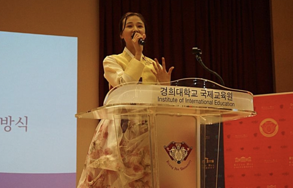 Contestant Aziza Samanchieva from Kyrgyzstan on the afternoon of Oct. 19 delivers a speech in the final round of the 25th World Korean Language Speech Contest for Foreigners at Crown Concert Hall of Kyung Hee University in Seoul's Dongdaemun-gu District.