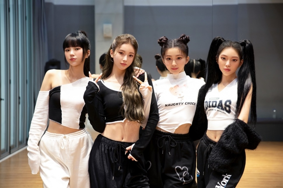 Virtual K-pop girl group MAVE: (Courtesy of Metaverse Entertainment)
